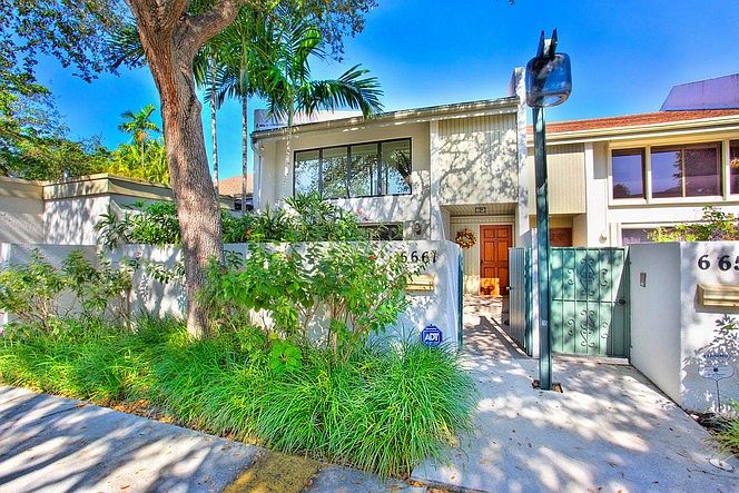 1st image of 6661 SW 70th Ln #32