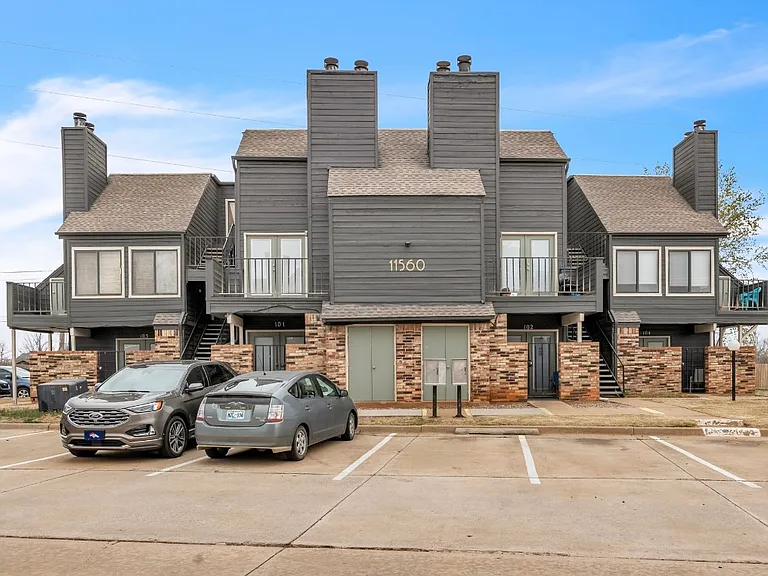11560 N May Ave #204 — Photo 10