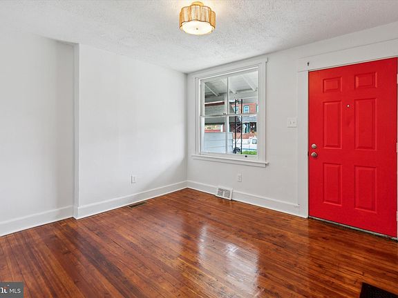 4th image of 126 Washington Ave