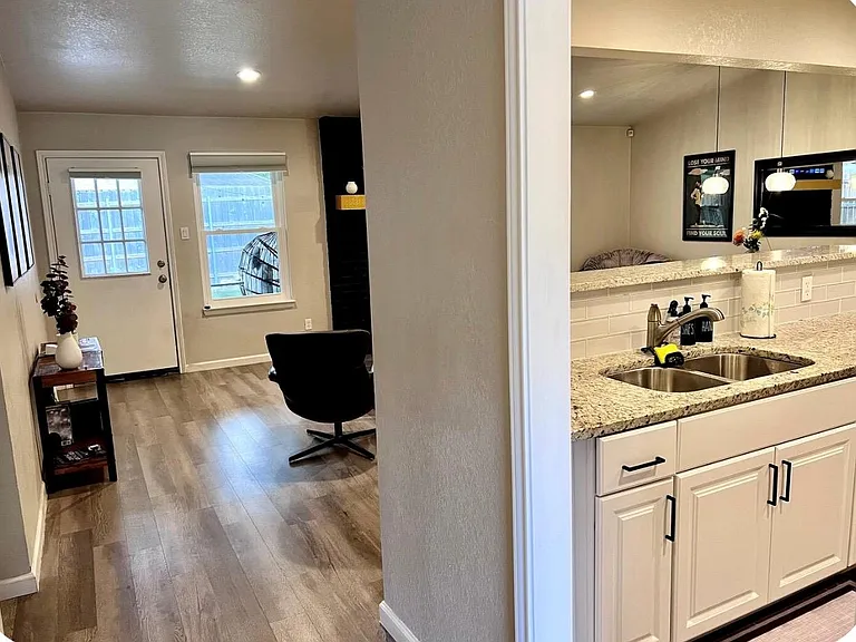 919 Hideaway Cir — Photo 3