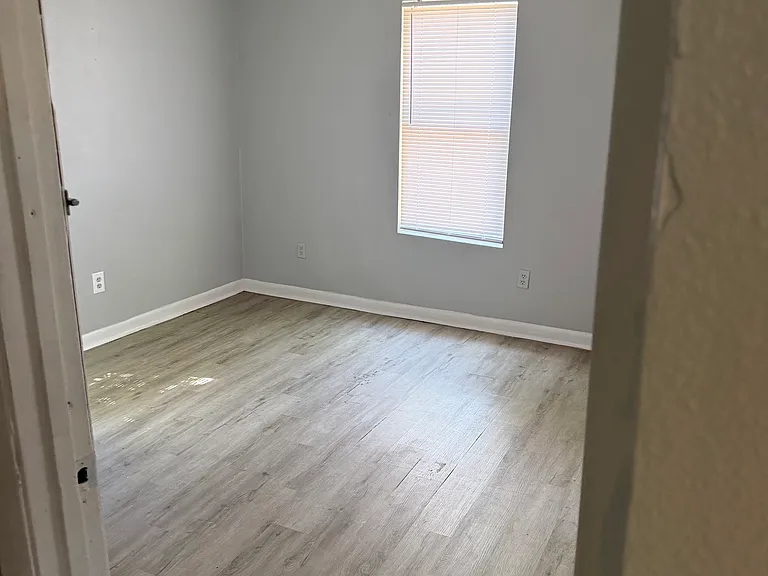2115 Broadway Ave — Photo 4