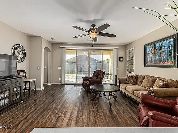5 bed, 2222 sqft, $2,650 — Photo 4