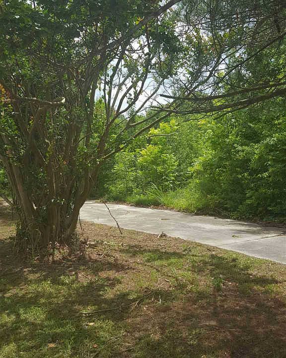 2nd image of 1724 North Rd