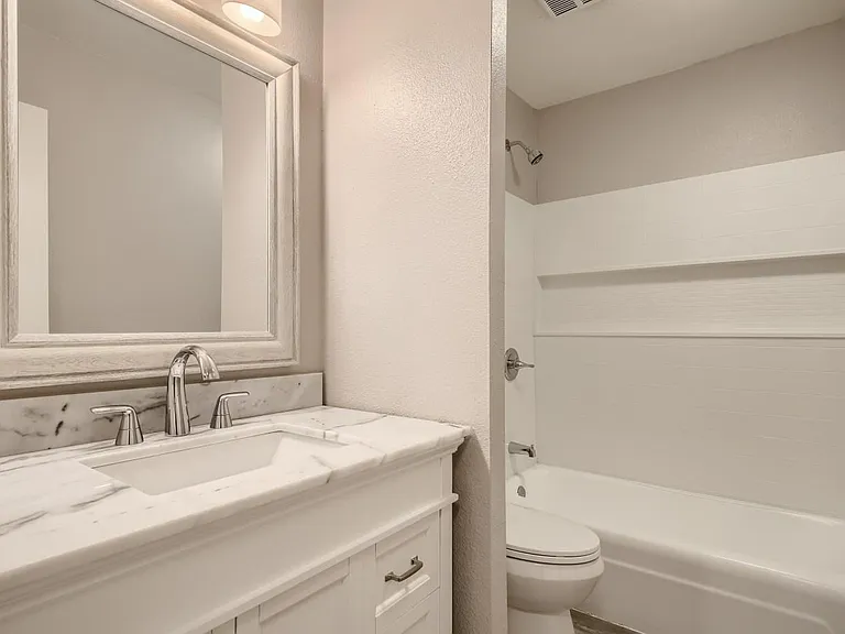 9375 E 17th Ave #6 — Photo 2