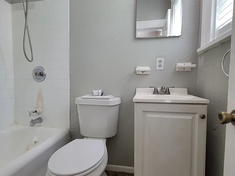 205 16th Ave NE #5 — Photo 7