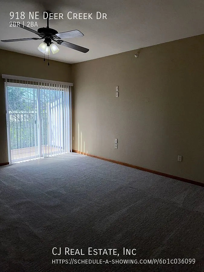 Building Photo - 918 NE Deer Creek Dr