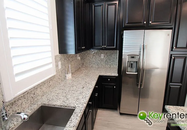 1061 Chapelhill Ln — Photo 10