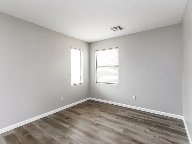 2707 E Bart St — Photo 15