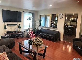 4 Millbrook Ct, Dix Hills, NY 11746