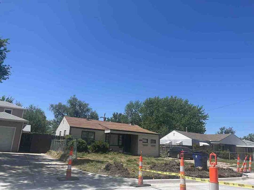2nd image of 3033 S Fern Ave