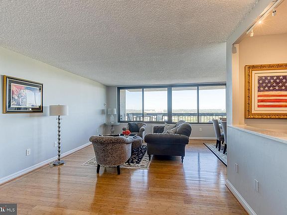 5th image of 3701 S George Mason Dr Unit 1706N