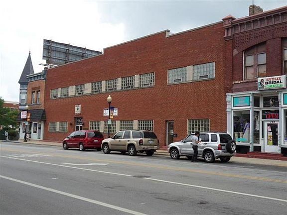 2nd image of 122 W Downer Pl