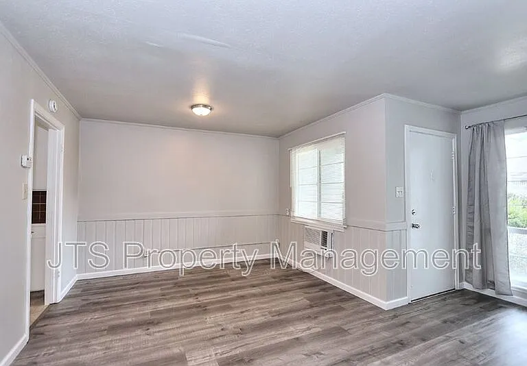 4439 V St #1 — Photo 10