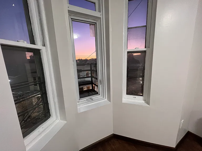 564 35th St #3W — Photo 8
