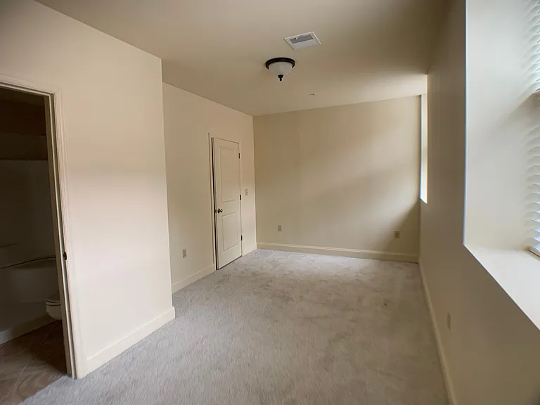 1740 Chestnut St — Photo 52