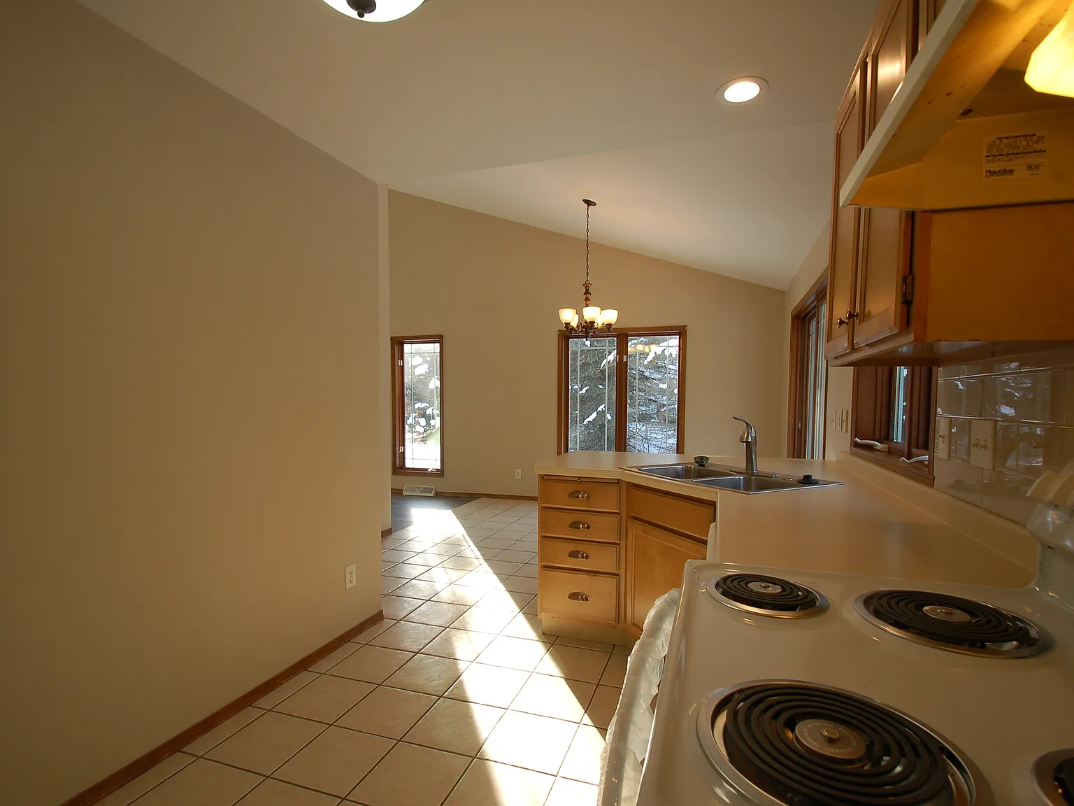 3 bed, 1552 sqft, $2,000 — Photo 2