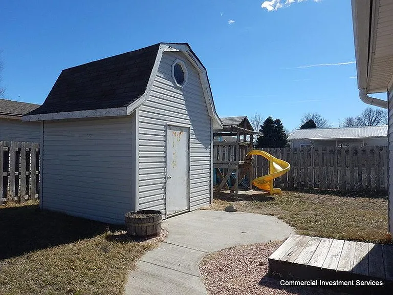 1328 Bridle Dr — Photo 3