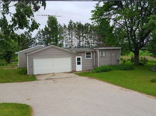 742 Main St, Allenton, WI 53002