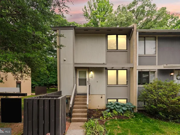 2242 Cartwright Pl, Reston, VA 20191
