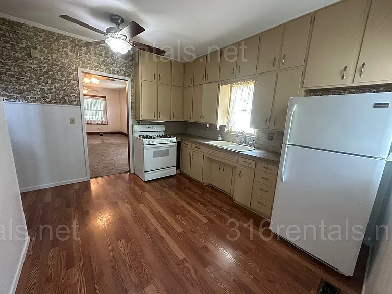 137 N Athenian Ave — Photo 16