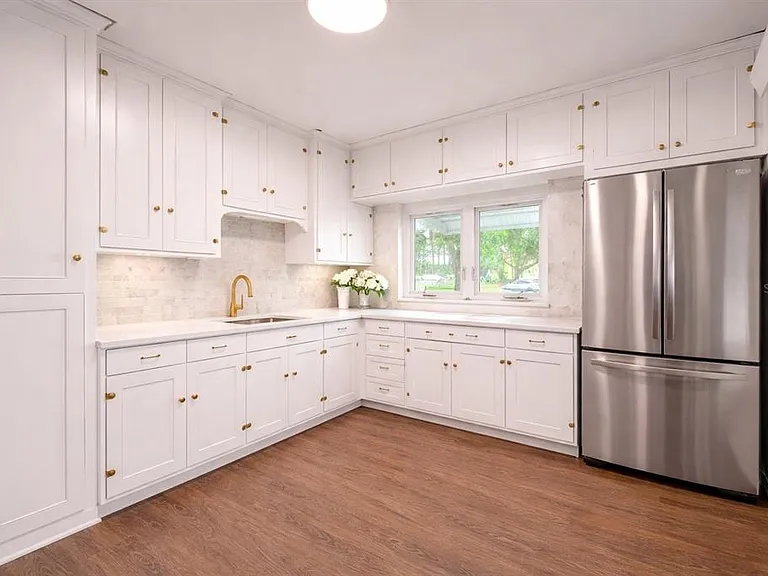 403 E Johnson Ave — Photo 4