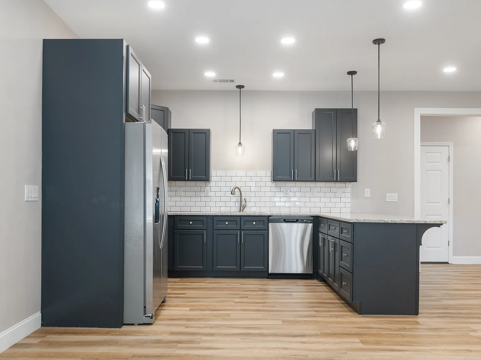3 bed, 2.5 bath, 2000 sqft, $1,875 — Photo 3