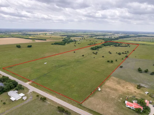 325 Fm 1566 W, Wolfe City, TX 75496
