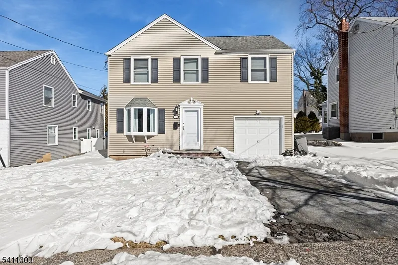 132 Cresthill Ave photo 1
