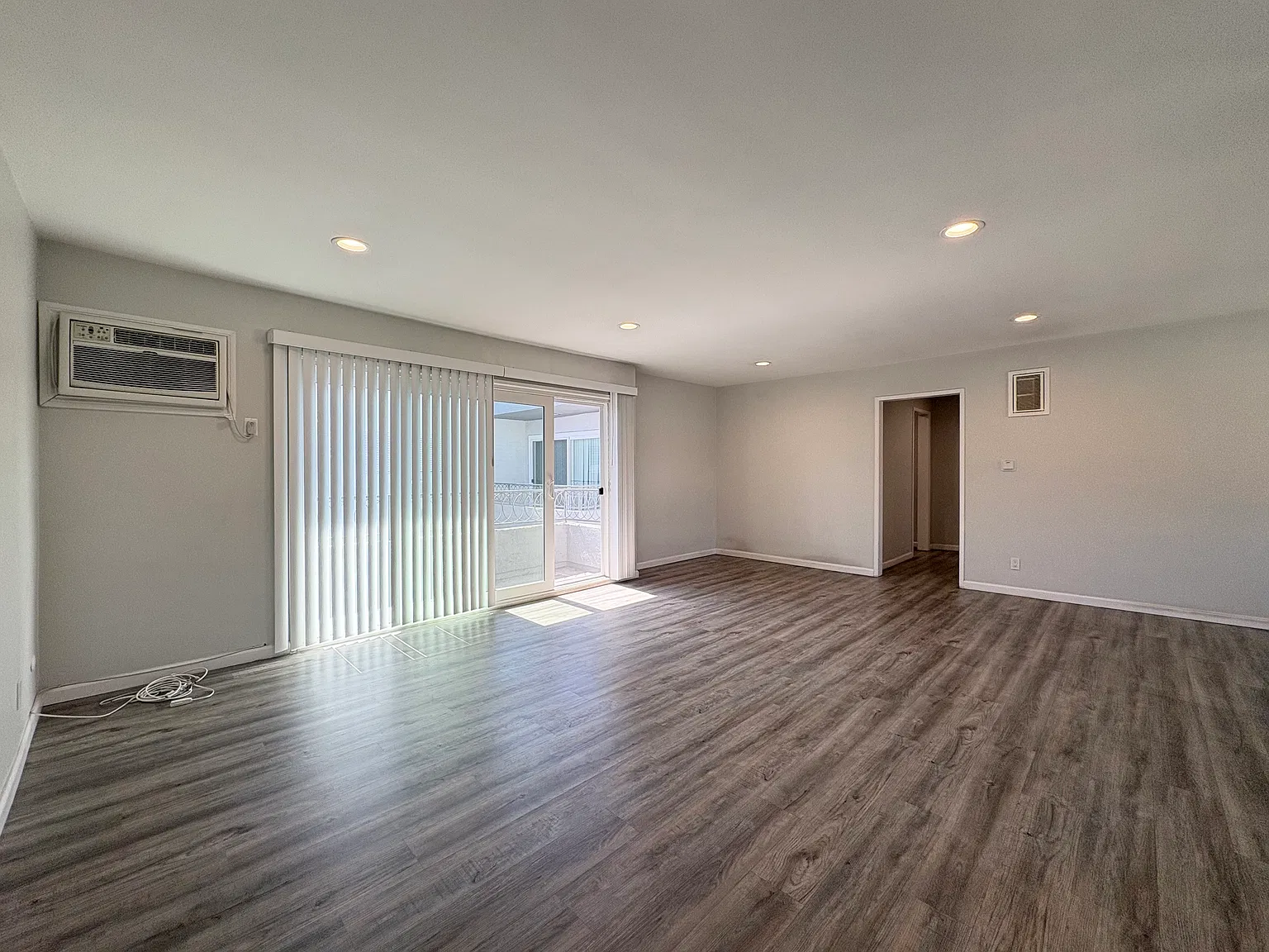 2 bed, 1200 sqft, $3,498 — Photo 1
