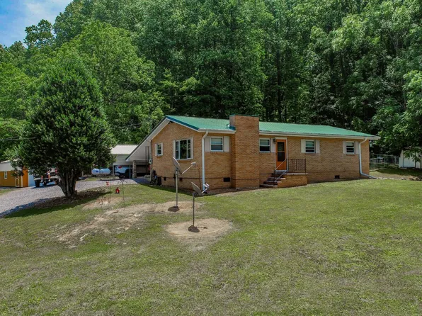 4040 Trail Hollow Rd, Cosby, TN 37722