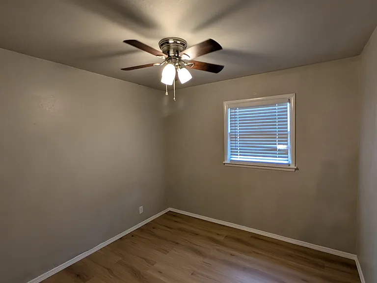 1614 Iowa St — Photo 10