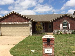 617 SW 7th St, Moore, OK 73160