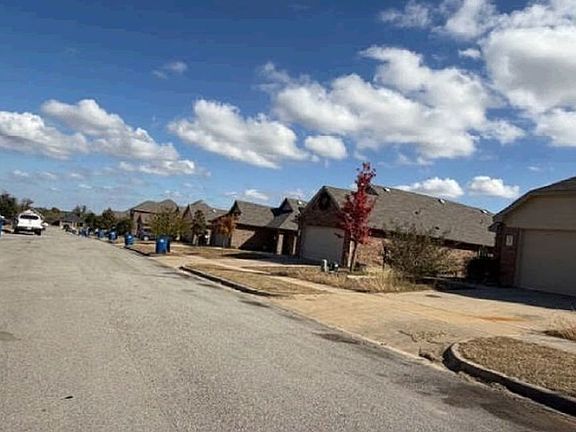 Exterior Neighborhood (street photo)