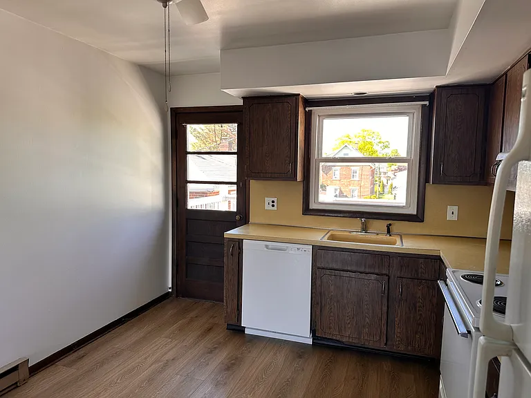 333 Green Ave #6 — Photo 7