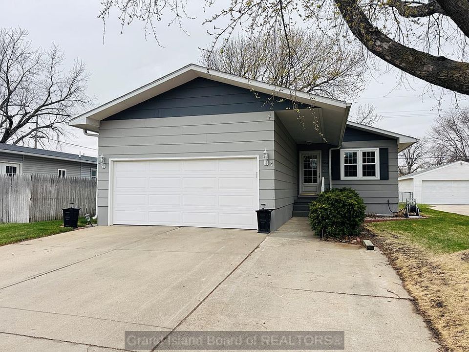 1st image of 1002 N Custer Ave