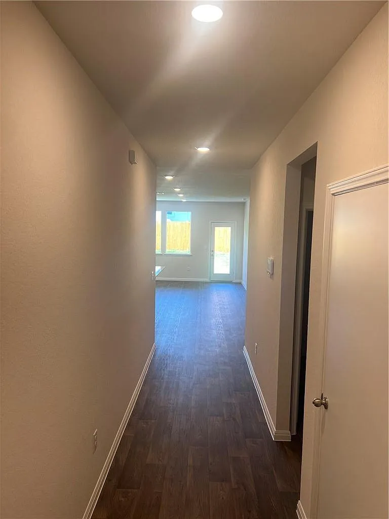 4 bed, 2.0 bath, 1736 sqft, $2,050 — Photo 3