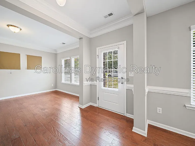 1912 Madeira Cir — Photo 7