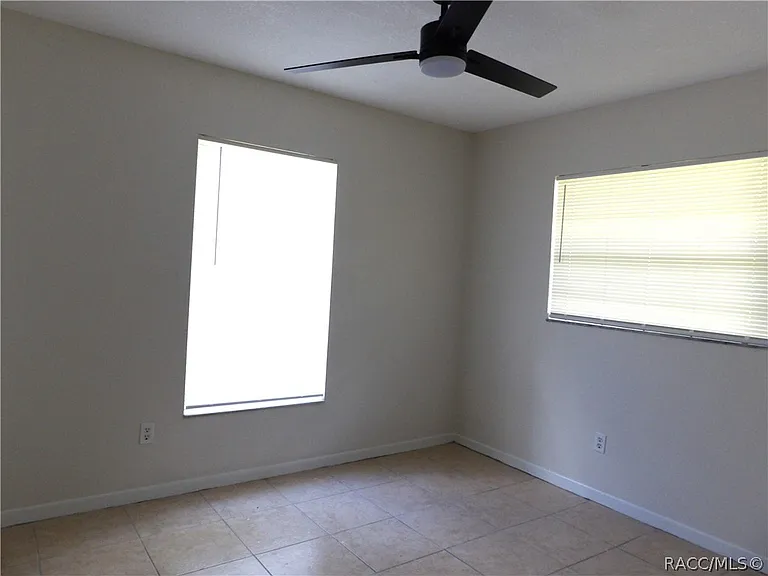 8935 N Basswood Ave — Photo 16