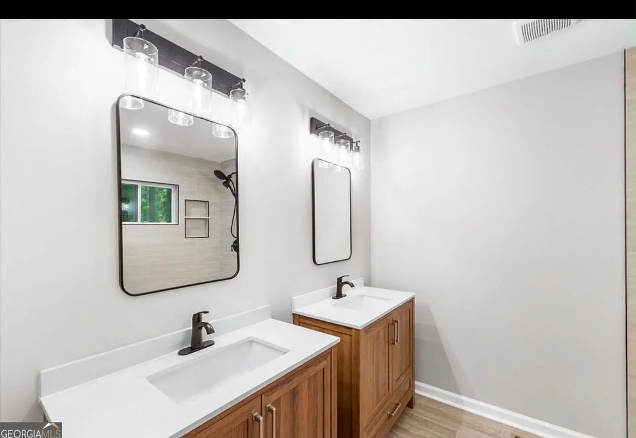 3 bed, 1250 sqft, $850 — Photo 1