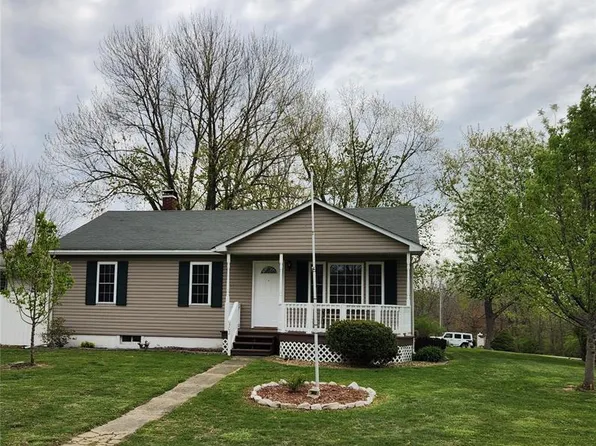 302 N Elm St, Highland, IL 62249