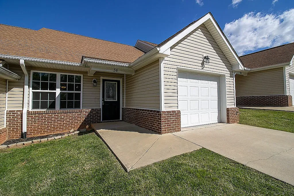 2 bed, 2.5 bath, 1269 sqft, $1,850 — Photo 2