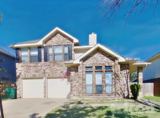 916 Simon Dr, Cedar Hill, TX 75104