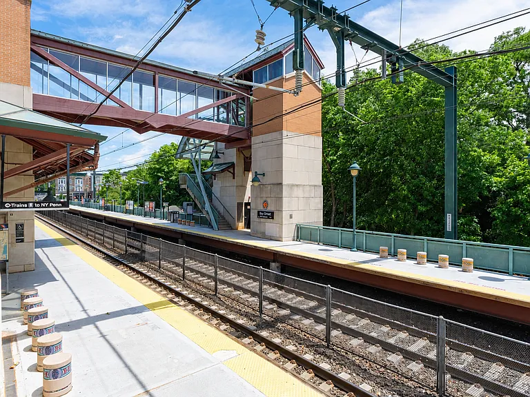 Get into the city in under 40 minutes
