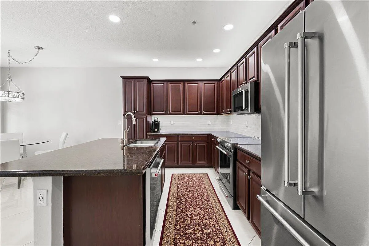 4 bed, 3.5 bath, 2998 sqft, $6,200 — Photo 3