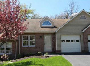 67 Hennig Dr, Pittsburgh, PA 15236