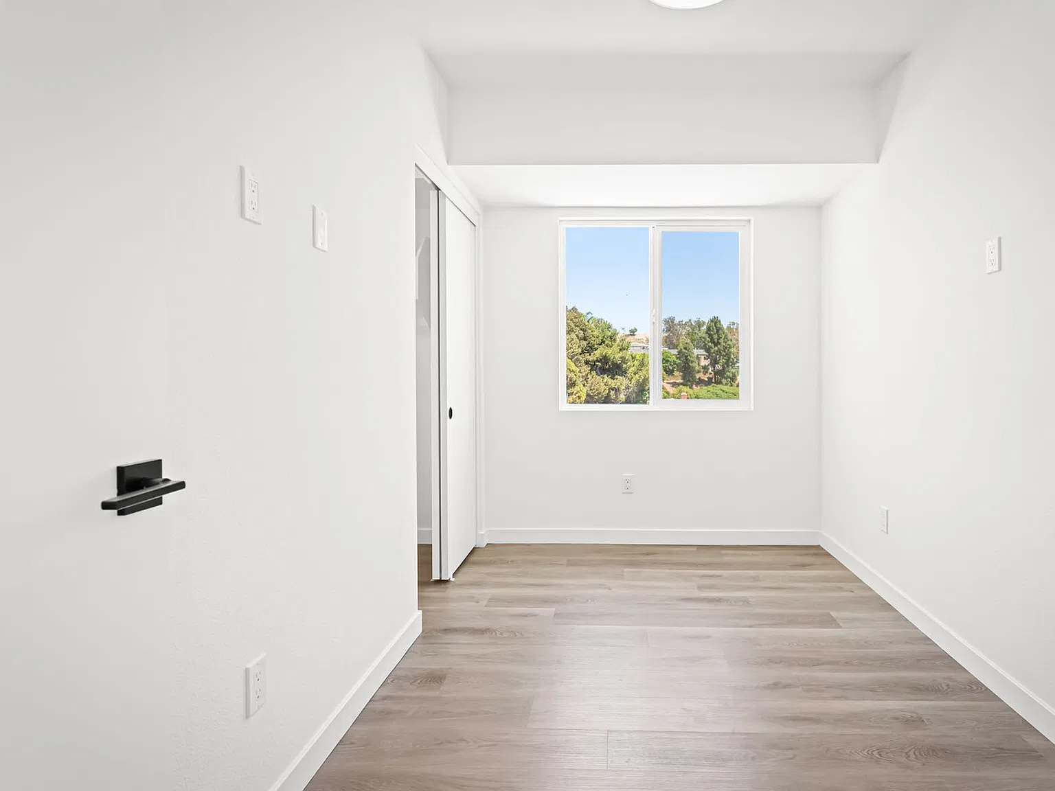 3 bed, 2.5 bath, 1894 sqft, $4,150 — Photo 4