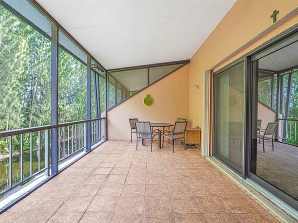 430 Commodore Dr APT 304, Plantation, FL 33325