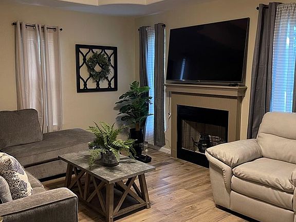 2nd image of 333 Valle Alto Dr