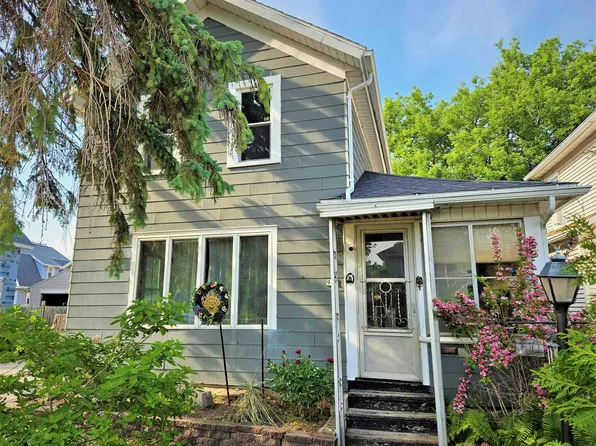 910 School Ave, Oshkosh, WI 54901
