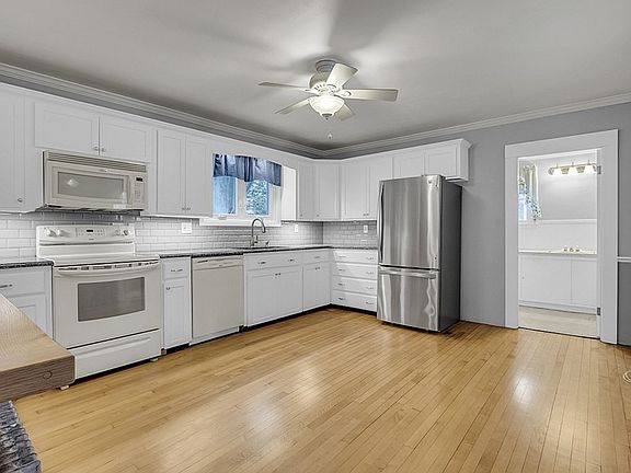 5th image of 23 Fessenden St